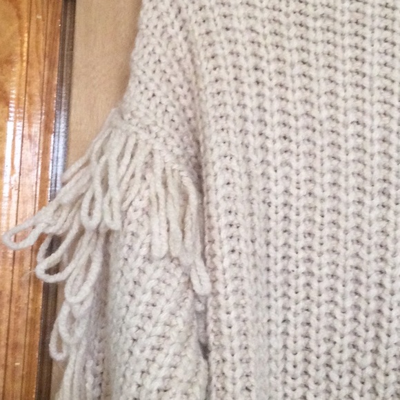 EUC F21 Chunky Knit Fringe Sweater - Picture 4 of 8